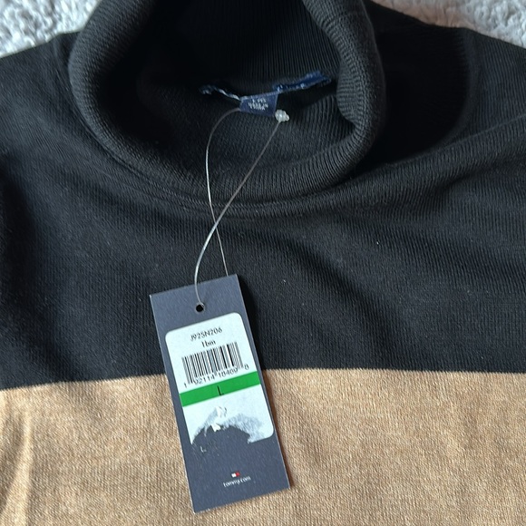 New Tommy Hilfiger Women’s Turtleneck Shirt Size Large - Picture 5 of 7